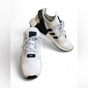 Men's ADIDAS white core black NMD V2 sneakers shoes  size 10